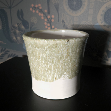 Kruka med grön kant