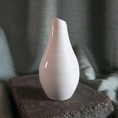 Liten vit vas