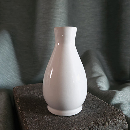 Liten vit vas